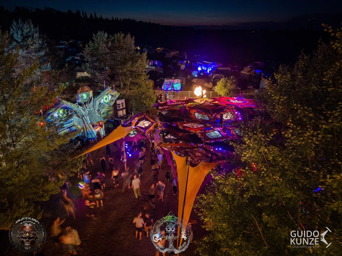Mainstage mit Lasershow bei Nacht, Forrest Explosion 2026