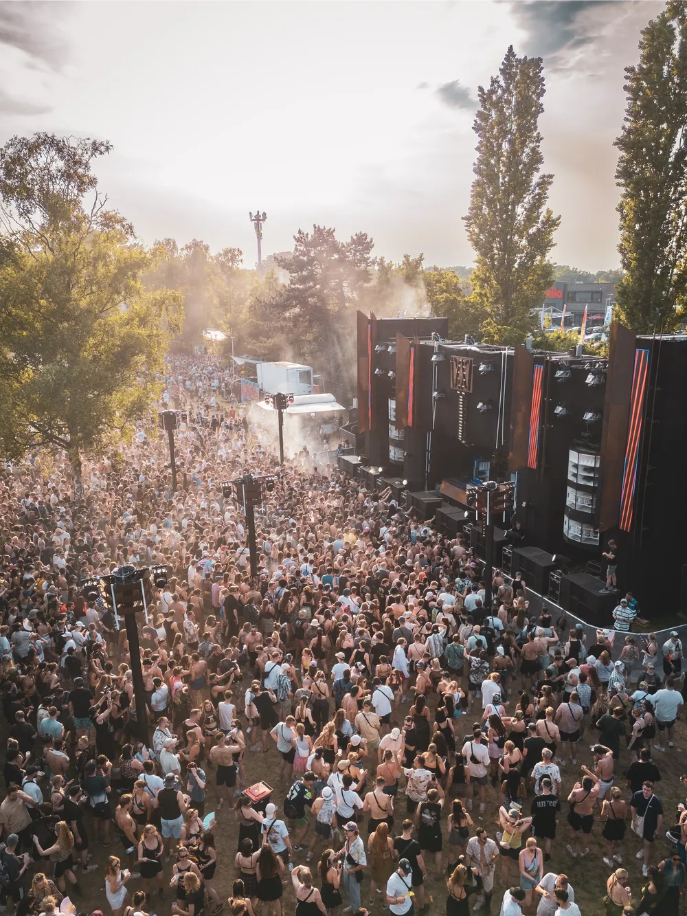 Festivalgelände im Sonnenuntergang, WAVES Open Air 2025